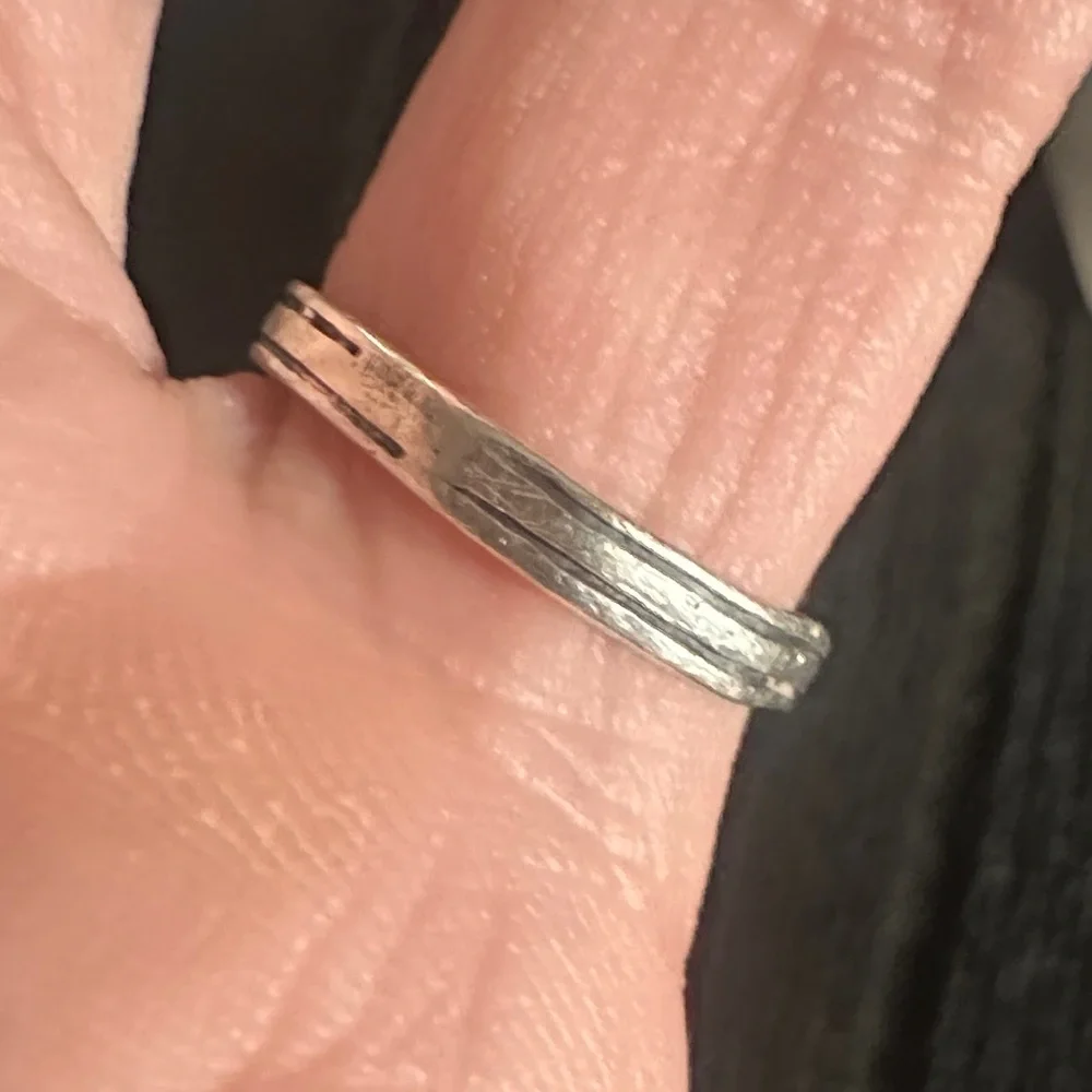 Elegant Silver Cross Ring - Picture 2 of 3
